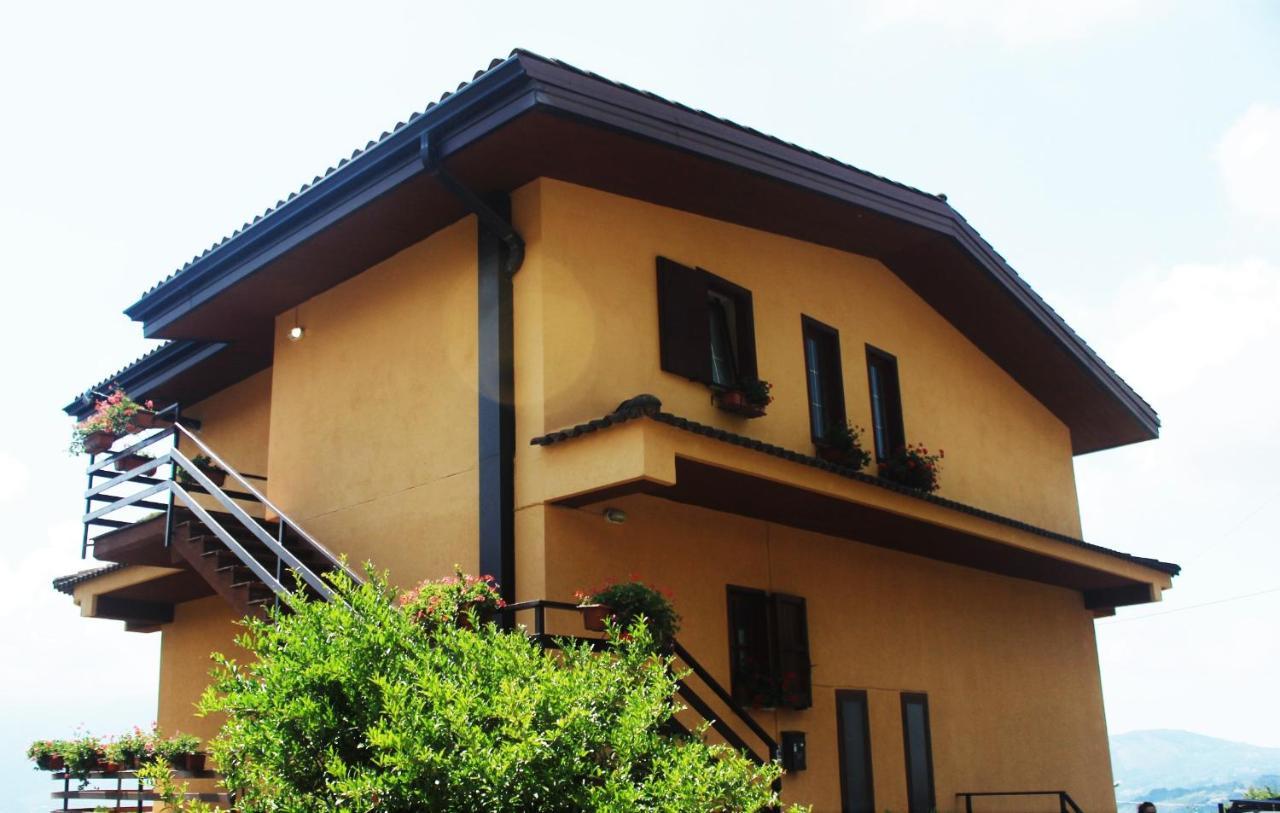 Mansarda Fiorita Bed & Breakfast Abatemarco Exterior photo