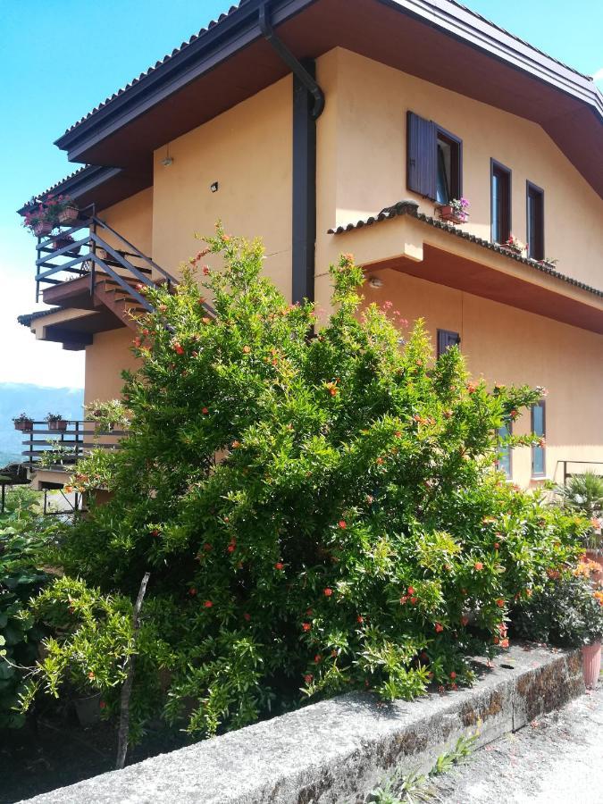 Mansarda Fiorita Bed & Breakfast Abatemarco Exterior photo